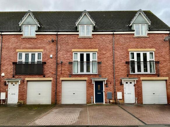 3 bed property, in Stonebridge Park, £300,000