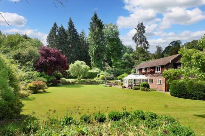 5 bed property, in Hedsor Priory, £2,000,000