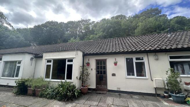 2 bed property, in Dolphin Court, £94,950