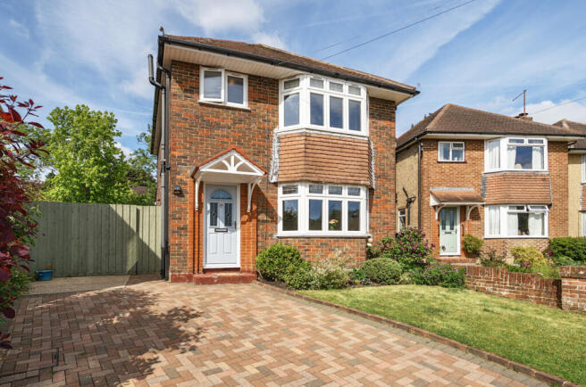 3 bed property, in Highfield Gardens, £575,000
