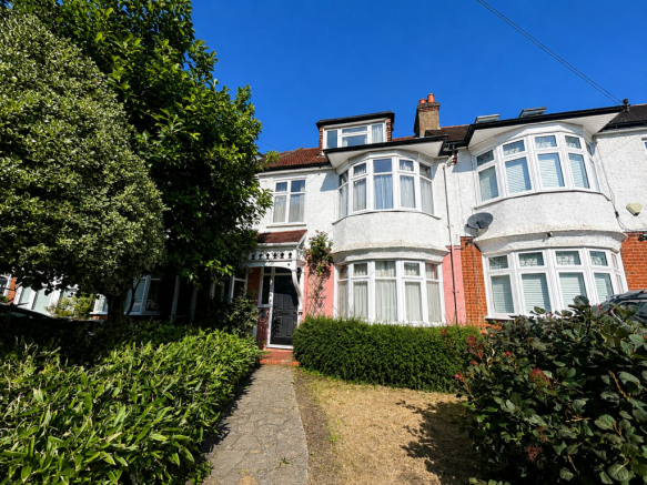 4 bed property, in The Drive, £850,000