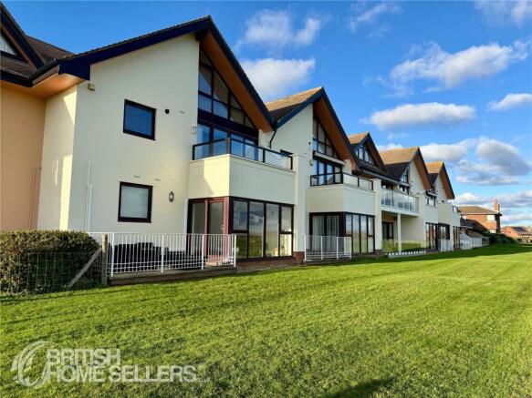 2 bed property, in Marine Drive East, £495,000
