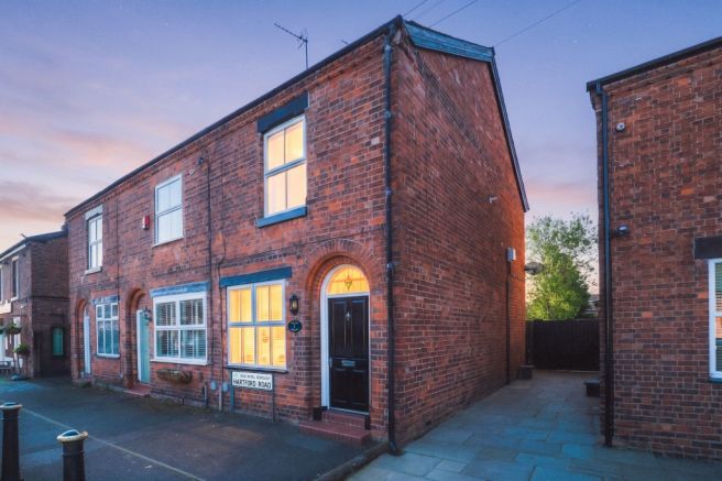 2 bed property, in The Old Grocery, £250,000