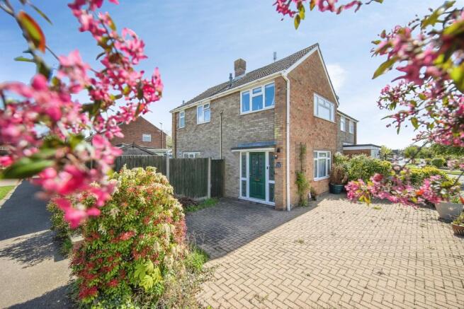3 bed property, in Templewood Road, £325,000