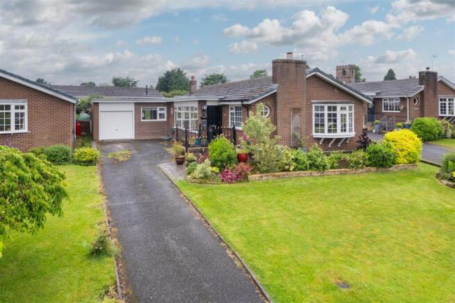 4 bed property, in St. Peters Drive, £425,000