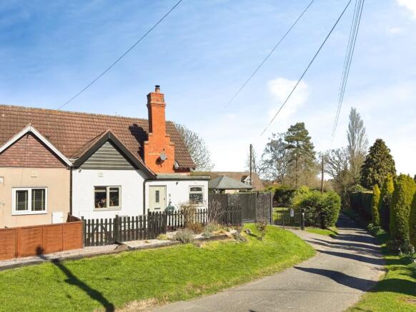 3 bed property, in School Lane, £285,000
