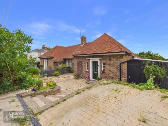 1 bed property, in Beeleigh Road, £450,000