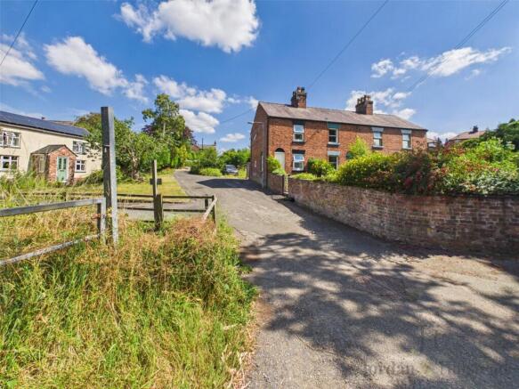2 bed property, in Well Lane, £125,000