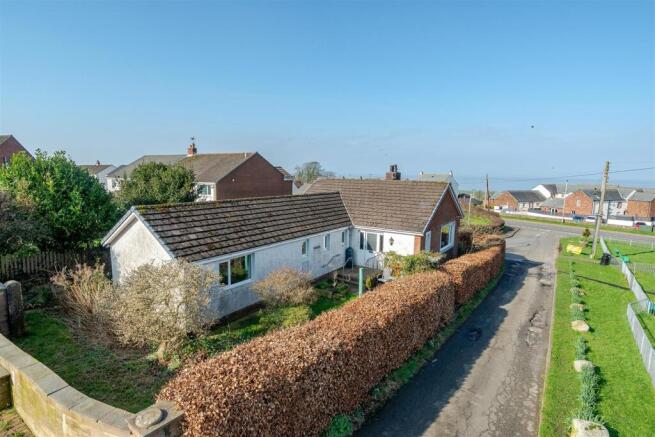 2 bed property, in Crosby, £235,000