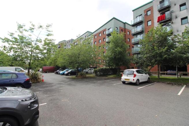 2 bed property, in 109 Lower Hall Street, £25,000