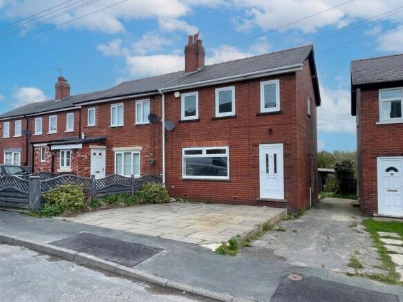 2 bed property, in Highfield Road, £235,000