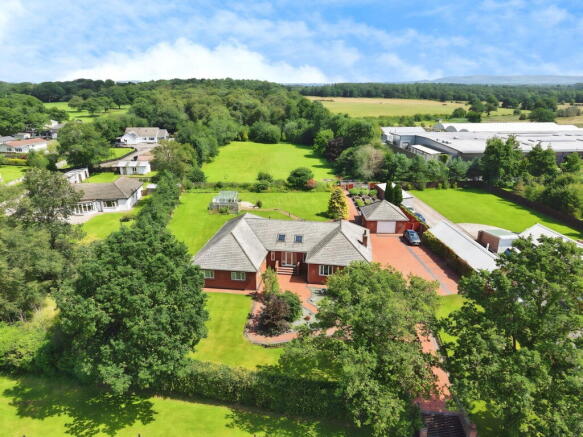 4 bed property, in Oak View, £699,950