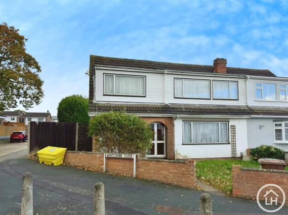 5 bed property, in 1 Whitcombe Close, £350,000