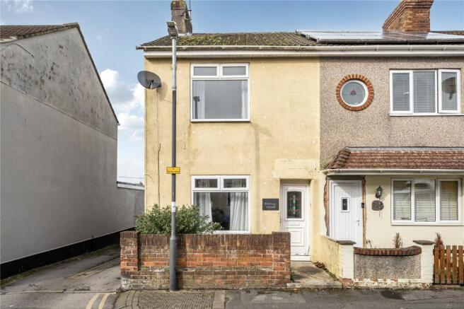 2 bed property, in Edinburgh Street, £240,000