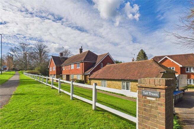 2 bed property, in Tall Trees, £275,000