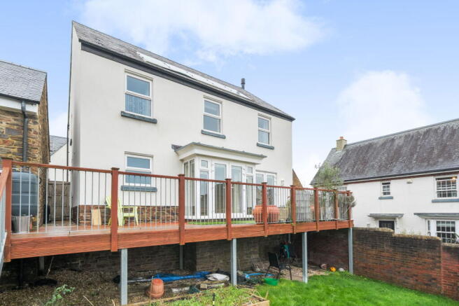 4 bed property, in Pinwill Crescent, £575,000