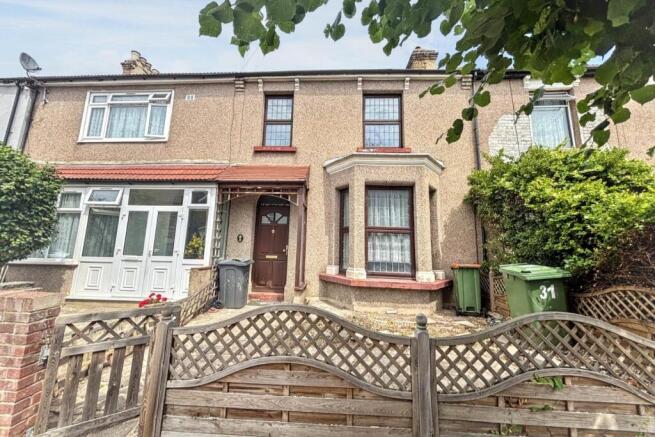 4 bed property, in First Avenue, £340,000