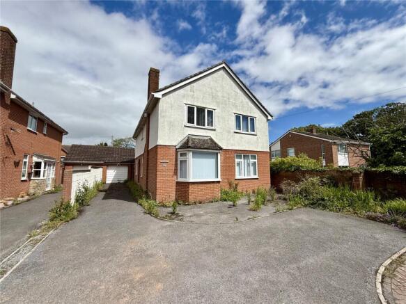 5 bed property, in Berrow Road, £435,000