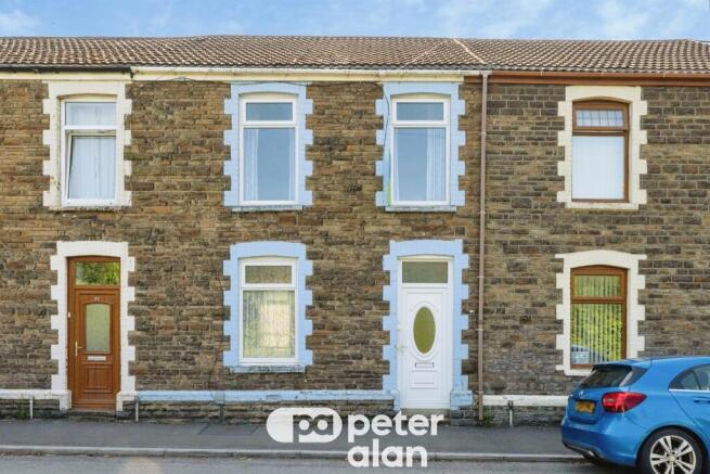 3 bed property, in Rockingham Terrace, £120,000