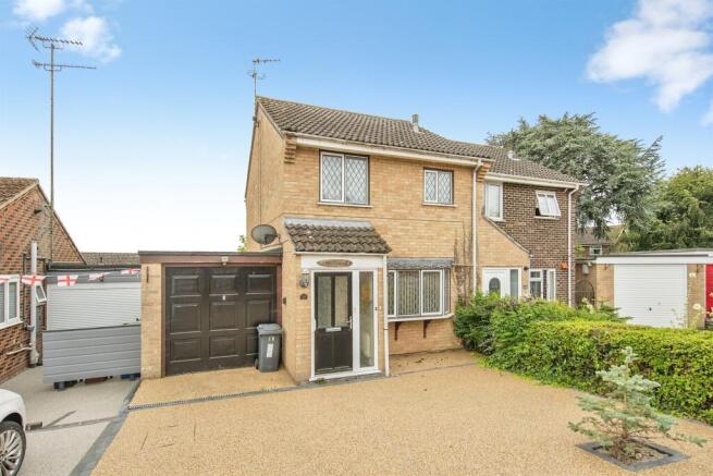 3 bed property, in Prittlewell Close, £230,000
