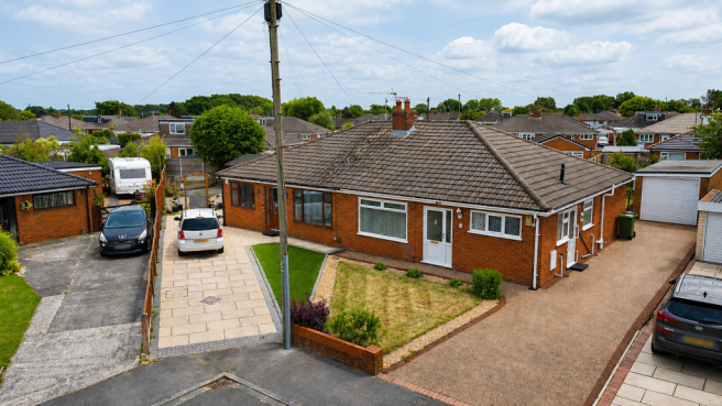 3 bed property, in Ivanhoe Avenue, £230,000