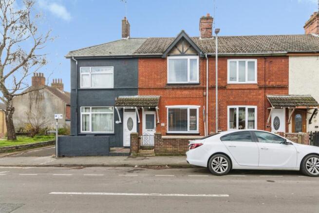 3 bed property, in Maidstone Road, £155,000