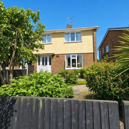 3 bed property, in Birklands Avenue, £165,000