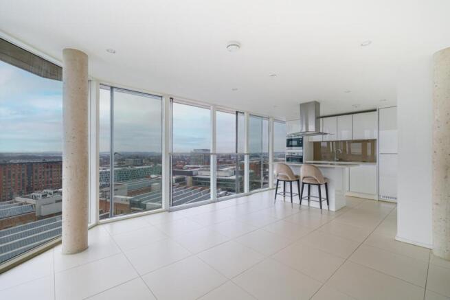 1 bed property, in Nottingham One, £170,000