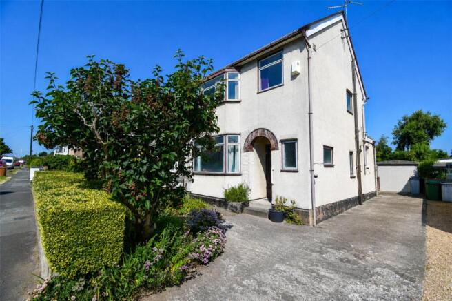 3 bed property, in Hazel Grove, £295,000