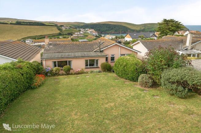 3 bed property, in Weymouth Park, £545,000