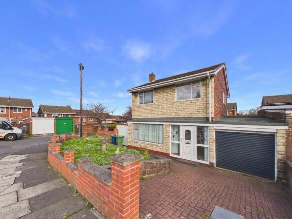 3 bed property, in Flexbury Gardens, £125,000