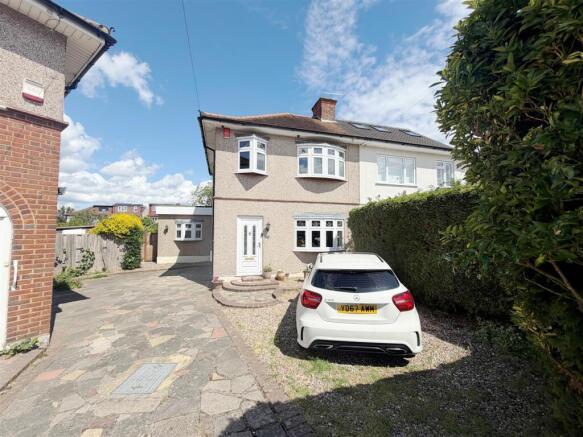 4 bed property, in Dorset Close, £649,950