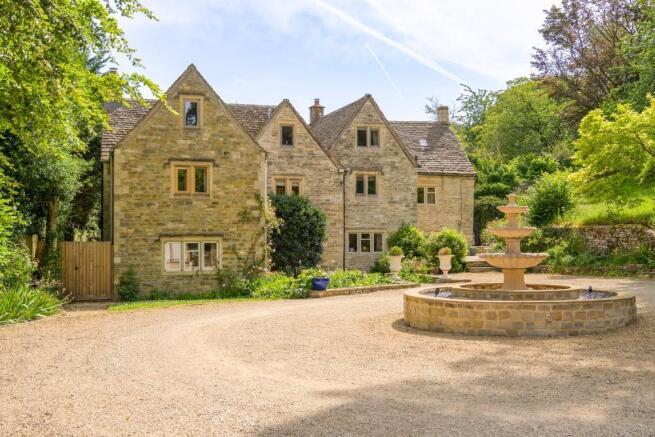 9 bed property, in Cowcombe Hill, £1,750,000