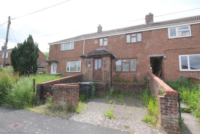 2 bed property, in Springfield Road, £160,000