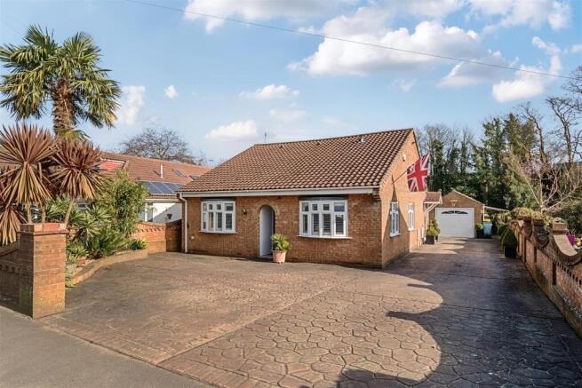 4 bed property, in Gudge Heath Lane, £550,000