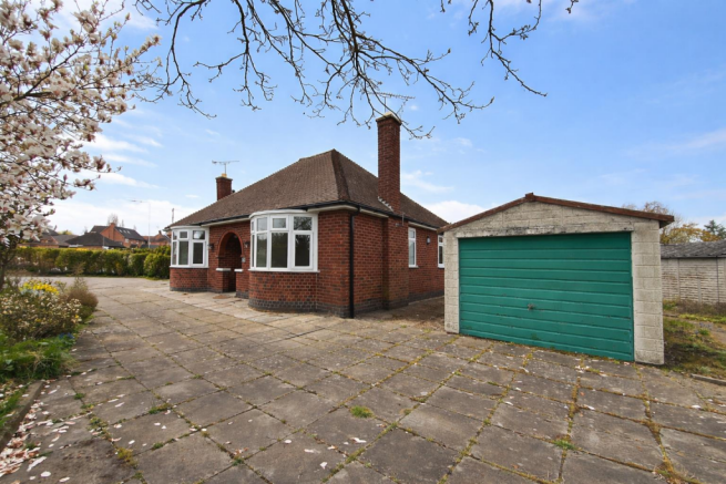 2 bed property, in Blaby Road, £400,000