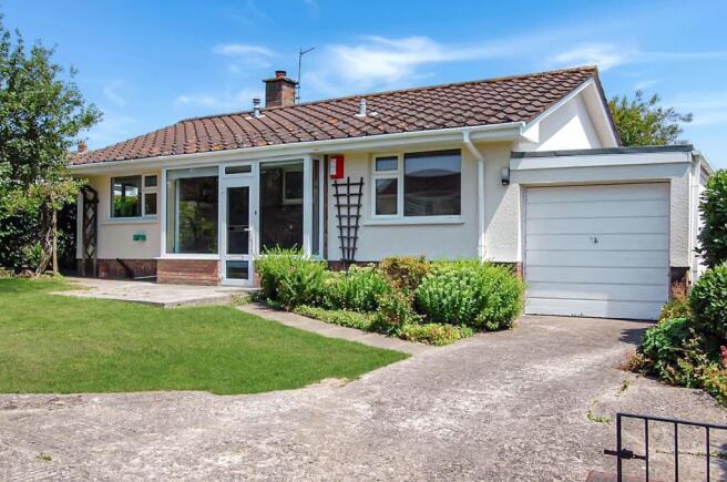 2 bed property, in Chichester Close, £325,000