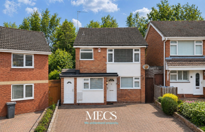 3 bed property, in Copperbeech Close, £395,000