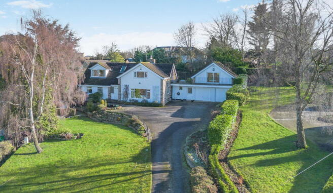 5 bed property, in Collingham, £995,950