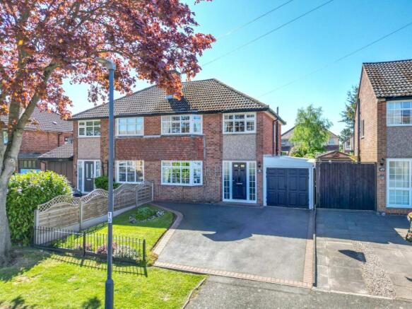 3 bed property, in Winchester Avenue, £300,000
