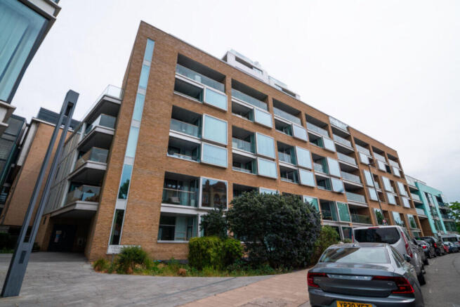 2 bed property, in 1 Lux Apartments, £485,000