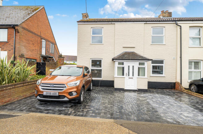 3 bed property, in Woodbridge Road, £350,000
