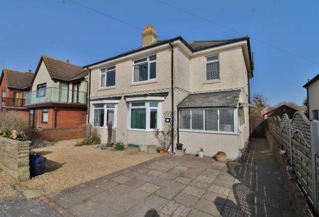 5 bed property, in Portsmouth Road, £725,000