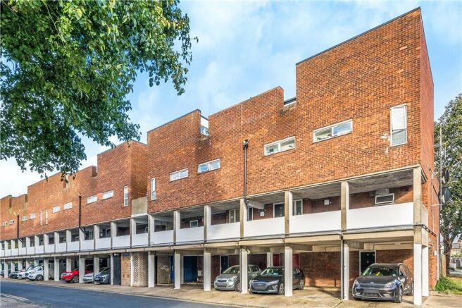 3 bed property, in Reculver Mews, £210,000