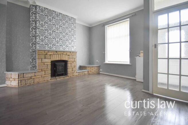 2 bed property, in Lion Street, £100,000