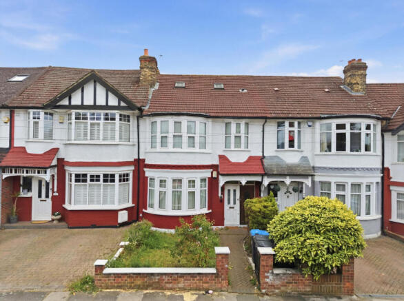 2 bed property, in Hamilton Crescent, £420,000