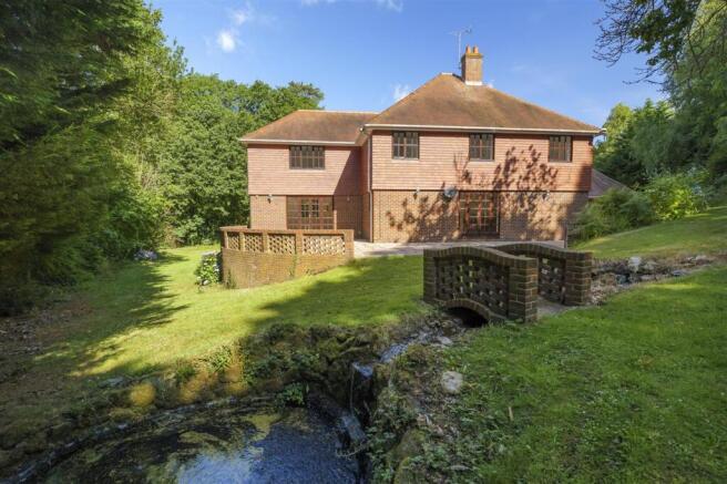 5 bed property, in Iron Hill House, £995,000