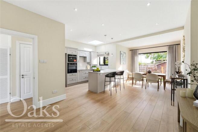 3 bed property, in Churchmore Road, £625,000