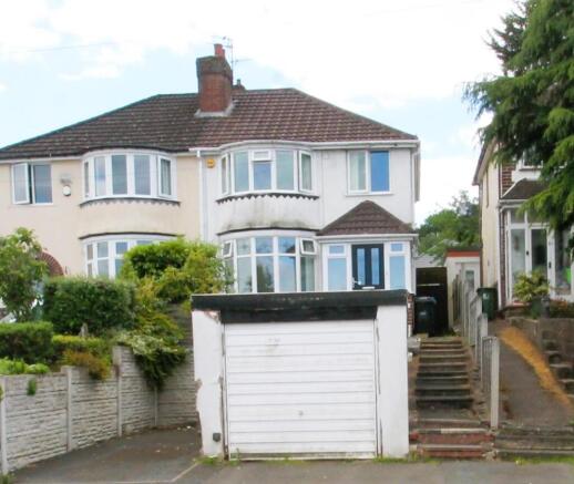 3 bed property, in Lyde Green, £180,000