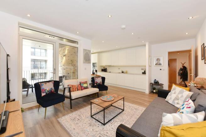 2 bed property, in Lismore Boulevard, £530,000